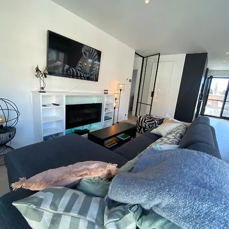 - Lovely 3 Bedrooms In The Center Daire *