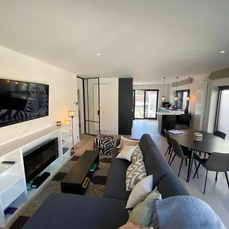 - Lovely 3 Bedrooms In The Center Daire *